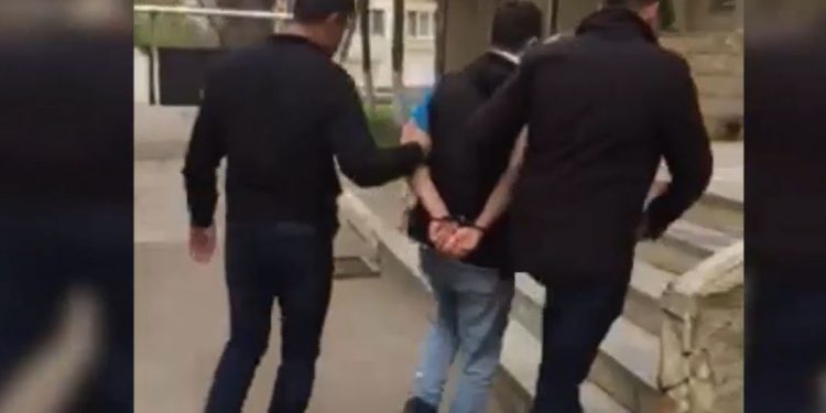 Un bărbat și o tânără, reținuți pentru trafic de copii și trafic de ființe | VIDEO