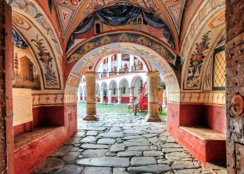 С первого мая Болгария начнет принимать туристов