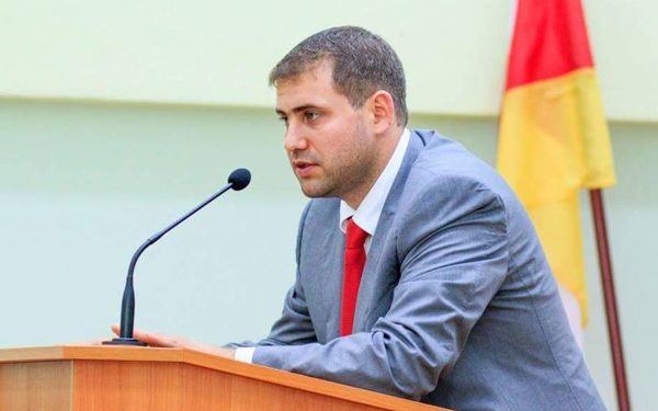 Жителя Калараша нашли повешенным во дворе собственного дома