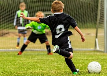 În șase instituții de învățământ din Chișinău ar putea fi instituite clase specializate în fotbal