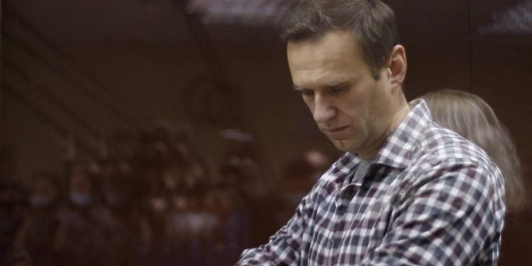 Alexei Navalnîi este suspect de COVID, iar starea lui se degradează de la o zi la alta. A slăbit 13 kg, tușește și are febră mare