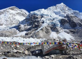 Un grup de sportivi amatori de la noi vor escalada, în premieră, Muntele Mera Peak din Nepal