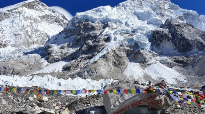 Un grup de sportivi amatori de la noi vor escalada, în premieră, Muntele Mera Peak din Nepal