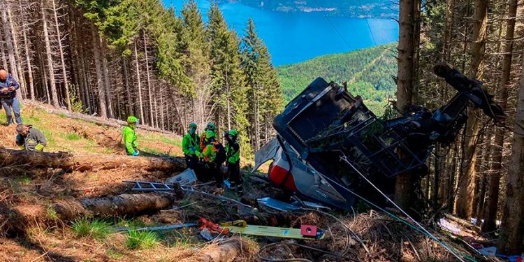 В Италии упала кабина фуникулера, есть погибшие