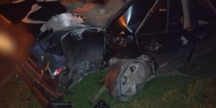 Ночное ДТП в столице: Водитель врезался в столб