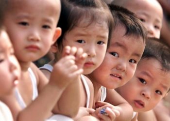 В Китае семьям разрешили иметь трех детей