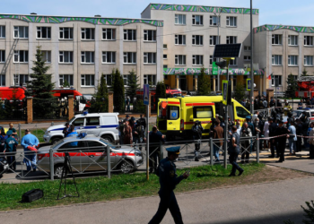 Дети выпрыгивали из окон: Детали страшного теракта в Казани. Что известно о стрелке | VIDEO