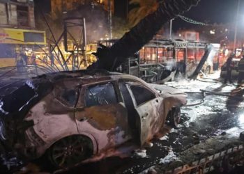 Тель-Авив и соседние города попали под массированный обстрел из сектора Газа, Израиль ответил новыми ударами