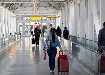 Еврокомиссия рассказала, когда туристы смогут попасть в страны ЕС