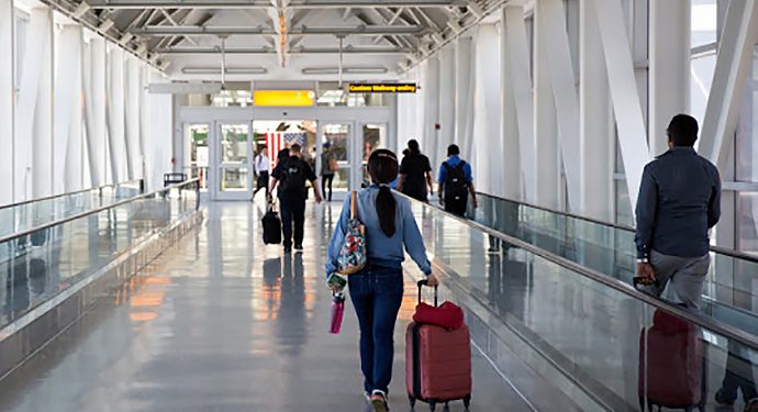 Еврокомиссия рассказала, когда туристы смогут попасть в страны ЕС