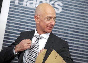 Глава Amazon Джефф Безос продал акции компании на $6,7 млрд