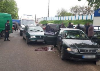 В Фалештах женщину раздавил, проезжавший  рядом автомобиль