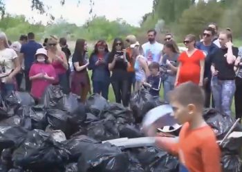 Команда TV6, вооружившись перчатками и мусорными мешками, приняла участие в уборке столичного парка | VIDEO