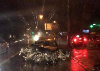 Ночная авария в столице: Водитель не справился с управлением и врезался в столб