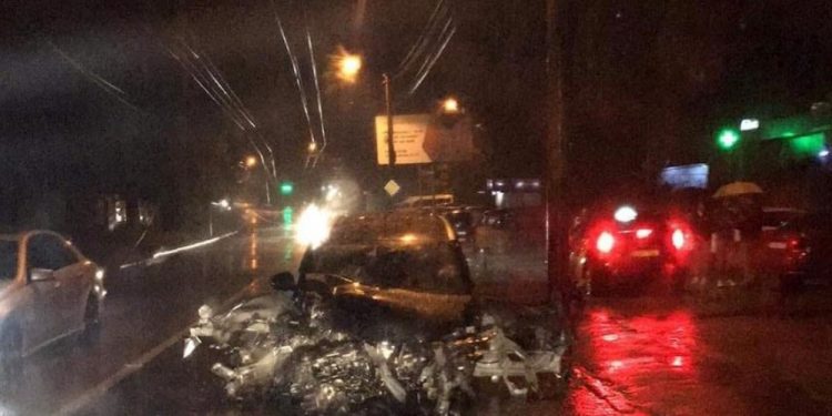 Ночная авария в столице: Водитель не справился с управлением и врезался в столб