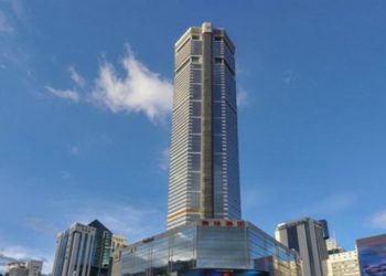 В Китае неожиданно зашатался 300-метровый небоскреб | VIDEO