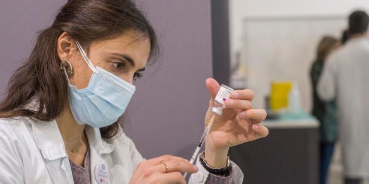 Cetățenii moldoveni imunizați cu prima doză peste hotare pot face rapelul în Moldova