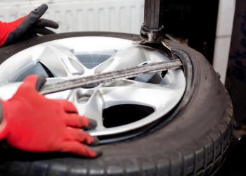 Autoritățile vor să reducă numărul vulcanizărilor din capitală: Sunt prea multe, câte 40 pe sector