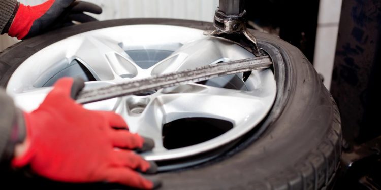 Autoritățile vor să reducă numărul vulcanizărilor din capitală: Sunt prea multe, câte 40 pe sector