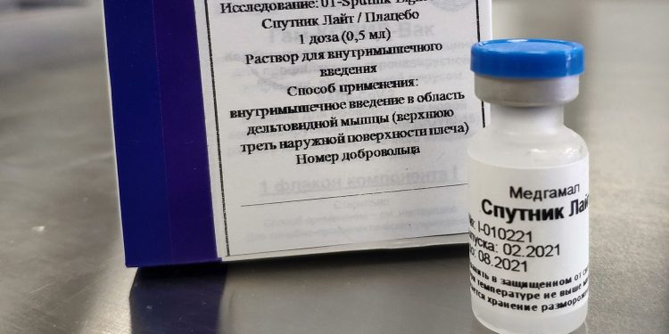 В России зарегистрировали вакцину от коронавируса «Спутник Лайт»