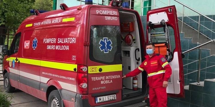 Pacientă de 57 de ani, transportată din Ucraina la Chișinău de către un echipaj SMURD