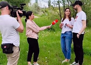 Membrii echipei TV6, înarmați cu mănuși și pungi pentru gunoi, s-au alăturat acțiunii ,,Cleaning the Planet”: Să lucrezi în direct s-a dovedit a fi mai ușor, decât să strângi gunoiul | VIDEO