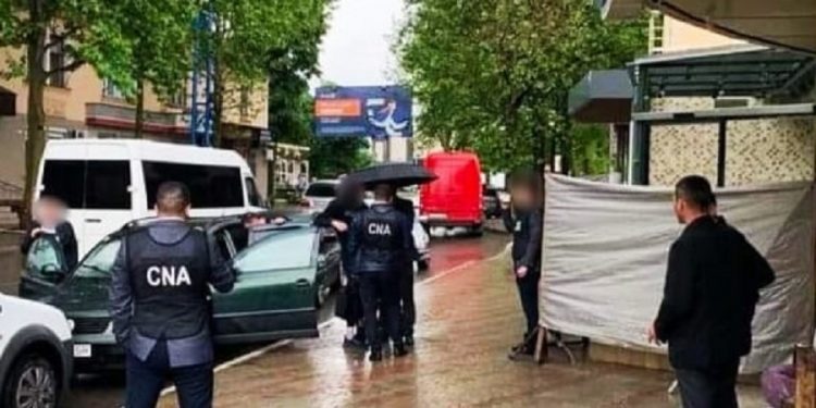 Un angajat al Penitenciarului nr.5 din Cahul, reținut de CNA. A încercat să ajute un tânăr să obțin permis de conducere contra 700 de euro