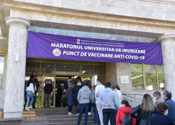Stocul de vaccin Pfizer a fost epuizat în jurul orei 4 dimineața. Duminică se va administra doar AstraZeneca și Sinopharm | VIDEO