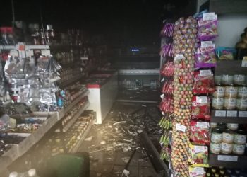 Incendiu la o alimentară din centrul capitalei. Au intervenit trei echipaje de pompieri | VIDEO