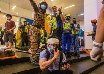 В Малайзии более 160 человек пострадали при столкновении поездов