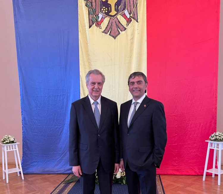 Vicepreședintele Parlamentului, Vladimir Vitiuc, a promovat Drapelul de Stat în Capitala de Nord a Rusiei | VIDEO/FOTO