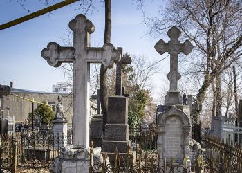 Au venit, iar cimitirele sunt închise: Сetățenii spun că decizia autorităților, care au restricționat accesul la mormintele, nu este justificată | VIDEO