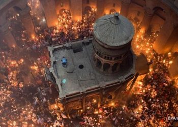 В Иерусалиме появился Благодатный огонь