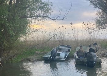 В Одесской области перевернулась лодка с пограничниками, один пропал | FOTO