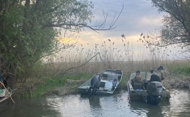 В Одесской области перевернулась лодка с пограничниками, один пропал | FOTO
