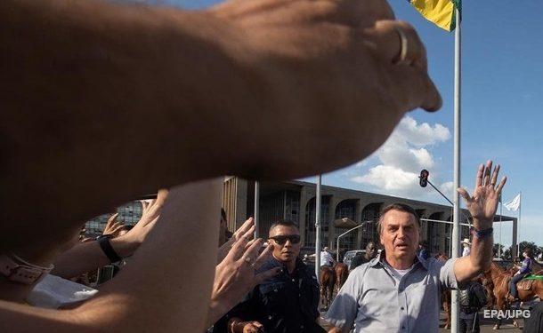 В Бразилии оштрафовали президента за отсутствие маски