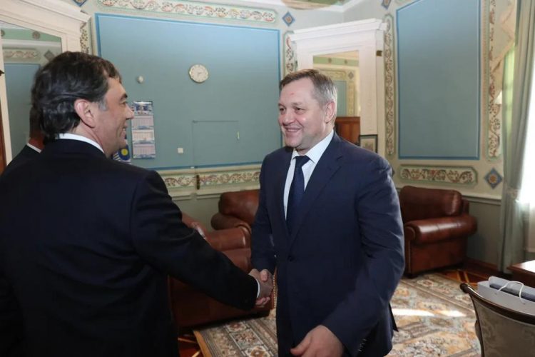 Вице-председатель парламента Владимир Витюк представил Государственный флаг в Северной столице России | VIDEO/FOTO