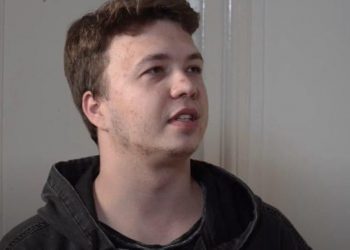 В Минске задержан основатель Nexta Роман Протасевич. Самолет, на котором он летел из Афин в Вильнюс, посадили в Беларуси из-за сигнала о бомбе на борту