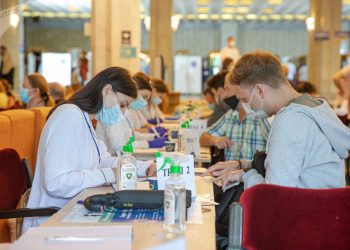 Рекордное число граждан привились от COVID в первый день марафона вакцинации | FOTO