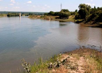 Catastrofă ecologică, la Soroca. 2000 de tone de ape reziduale, vărsate zilnic în Nistru. Localnicii: Toată scârnăvia din toaletă este aici | VIDEO