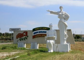 Emoționați și plini de voie bună, locuitorii din Taraclia sărbătoresc astăzi ziua orașului. Văd schimbări importante, mulțumim primarului pentru toate lucrurile bune pe care le face | VIDEO