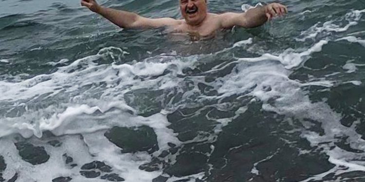 Лукашенко принял предложение Путина и искупался в Черном море