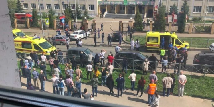 Atac armat la o școală din Rusia: 11 persoane, majoritatea copii, au murit. Unul dintre atacatori ar fi luat ostatici | VIDEO