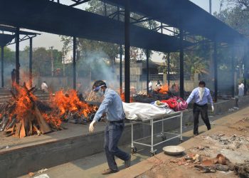 India – lovită dur de al doilea val de COVID-19. Un nou record de infectări și decese