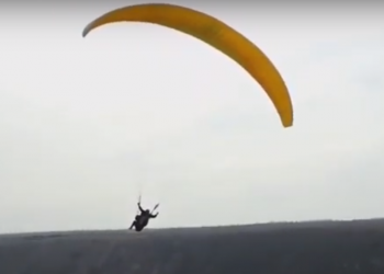 Zborul cu parapanta a devenit tot mai popular în rândul moldovenilor pe timp de pandemie | VIDEO