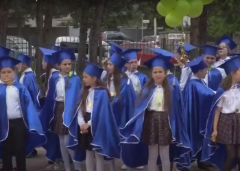 Elevii liceelor din Orhei au sărbătorit sfârșitul anului de studii. Cei mai buni absolvenți au primit premii bănești | VIDEO