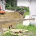 Locatarii bat alarma: Complex locativ din sectorul Centru riscă să se prăbușească din cauza unei groape săpate în apropiere | VIDEO