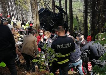 Число погибших при крушении фуникулера в Италии выросло до 12