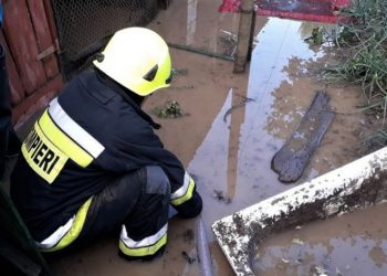 Cod galben de ploi și fulgere în Moldova: Mai multe gospodării, inundate