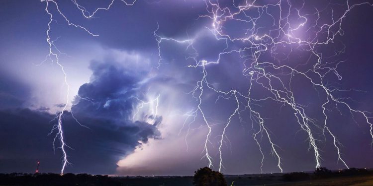 Alertă meteo: Cod Galben de furtună pe 1 iunie. Zonele vizate din țară